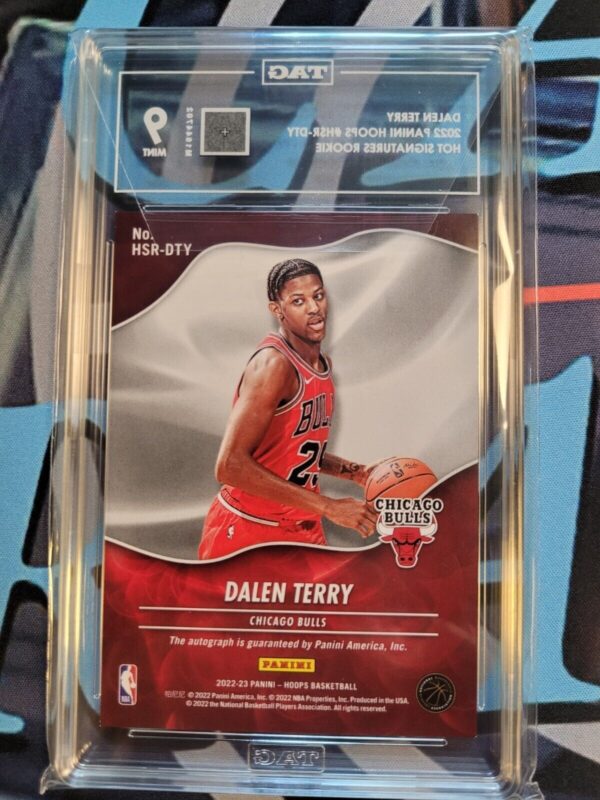 Dalen Terry 2022 Panini Hoops #HSR-DTY Hot Signatures RC TAG 9 Mint