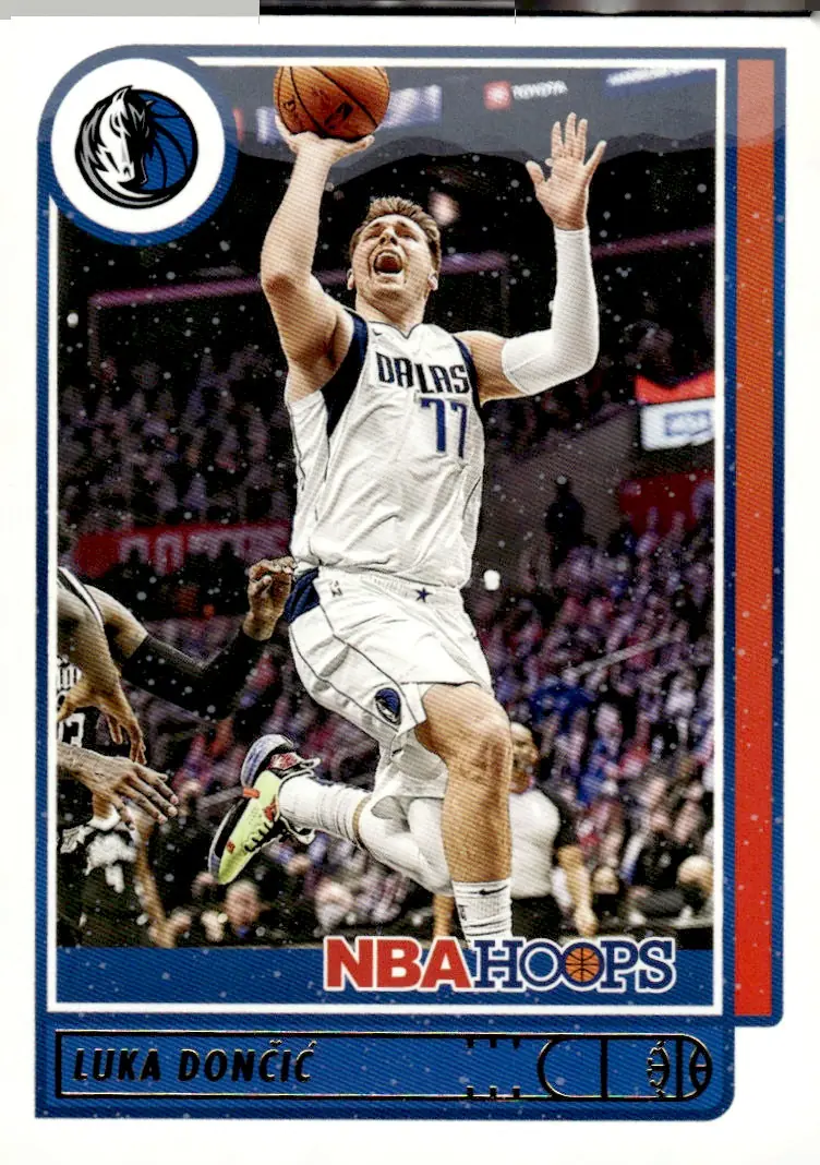 2021-22 NBA Hoops #62 Luka Dončić (front)