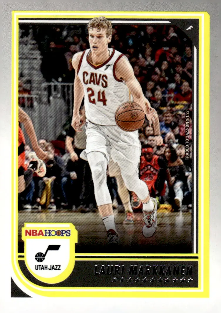2022-23 NBA Hoops #69 Lauri Markkanen (front)