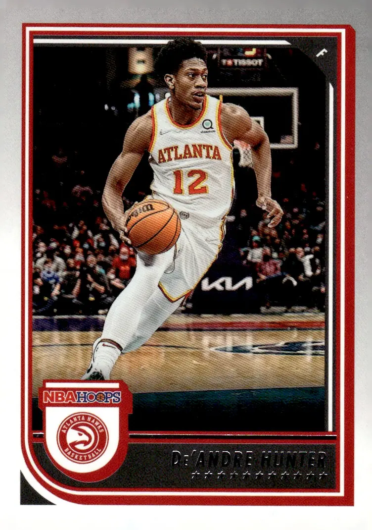2022-23 NBA Hoops #82 De'Andre Hunter (front)
