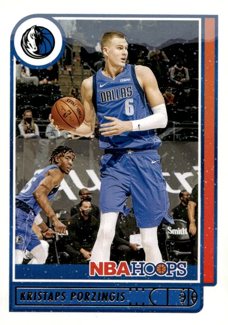 2021-22 NBA Hoops #82 Kristaps Porzingis (front)