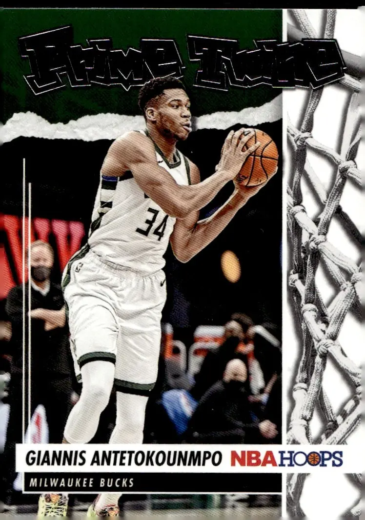 2021-22 NBA Hoops #11 Giannis Antetokounmpo (front)