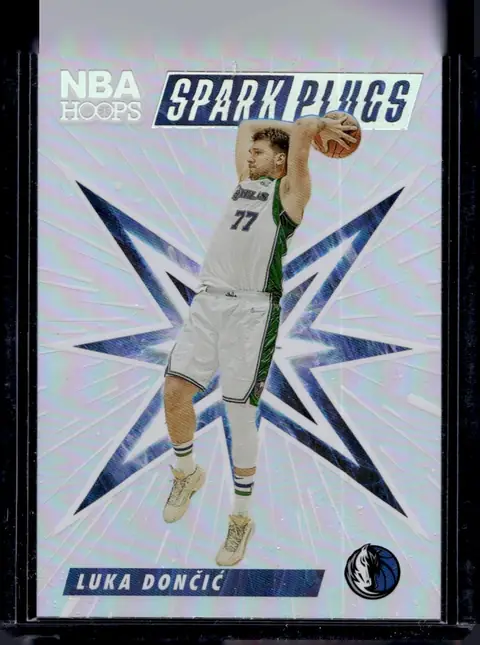 2022-23 NBA Hoops #18 Luka Dončić – Holo