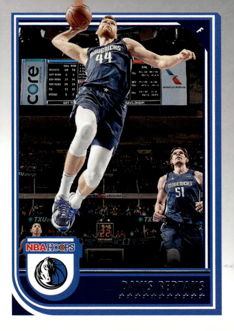 2022-23 NBA Hoops #125 Davis Bertans (front)
