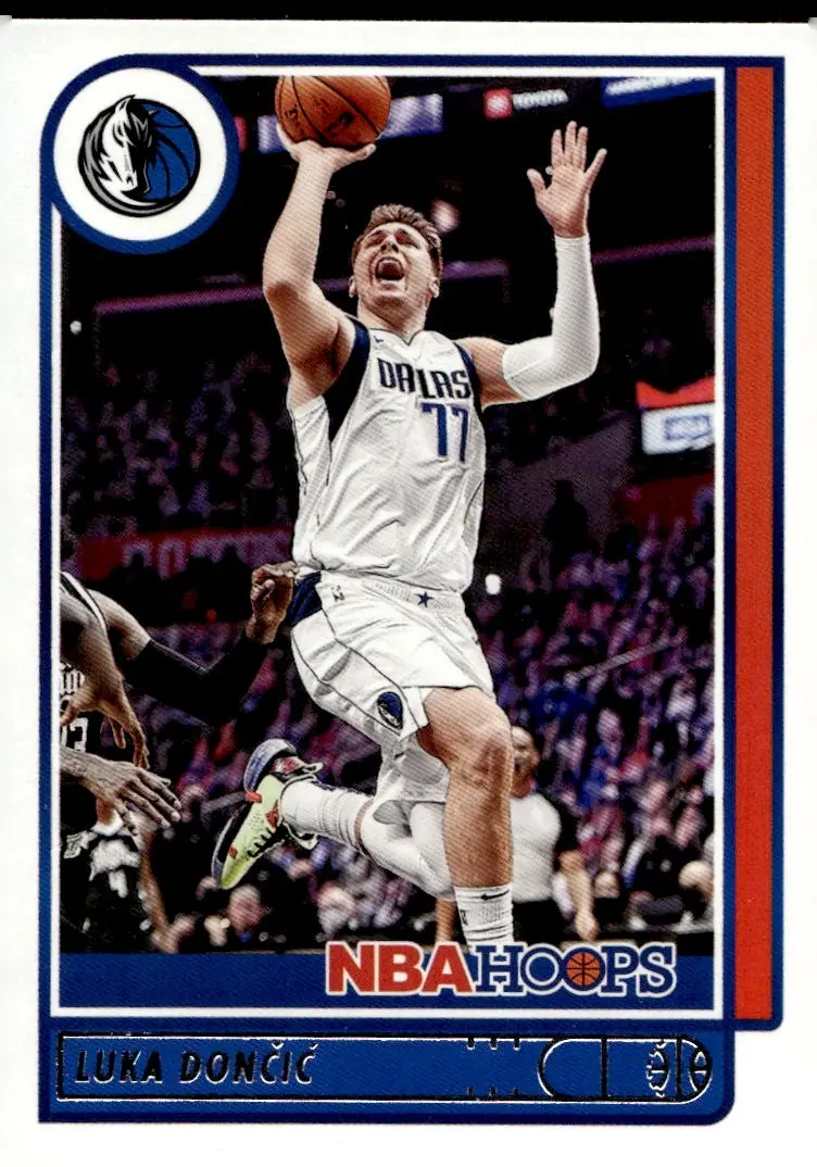2021-22 NBA Hoops #62 Luka Dončić (front)