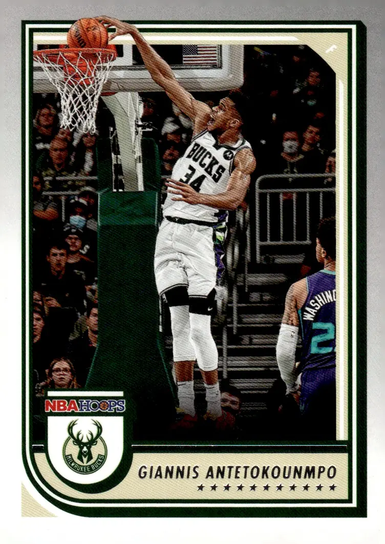 2022-23 NBA Hoops #44 Giannis Antetokounmpo (front)
