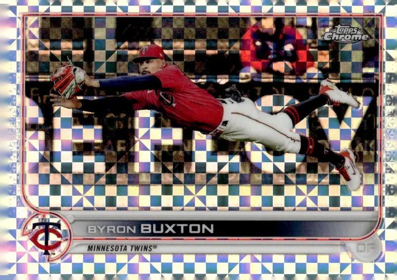 2022 Topps Chrome #174 Byron Buxton – X-Fractor (front)