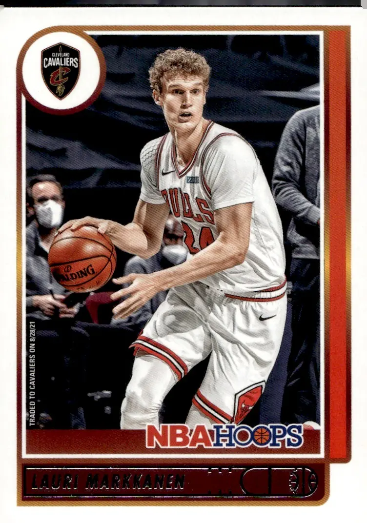 2021-22 NBA Hoops #55 Lauri Markkanen (front)