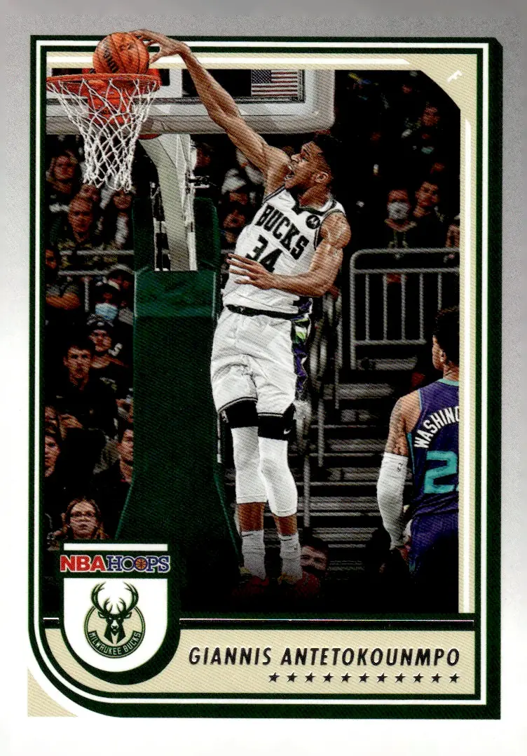 2022-23 NBA Hoops #44 Giannis Antetokounmpo (front)