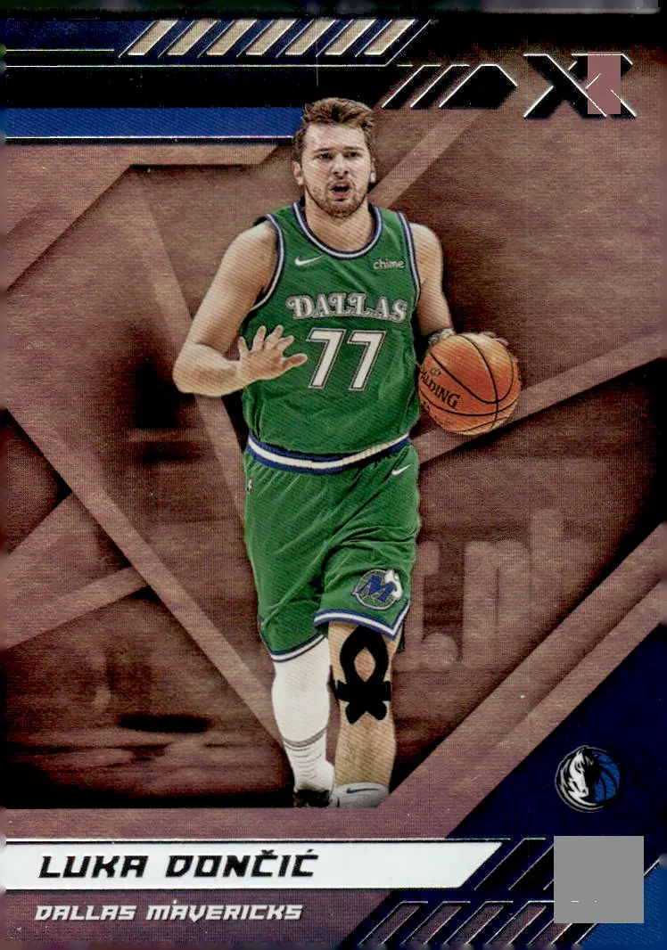 2020-21 Panini Chronicles Basketball #300 Luka Dončić (front)